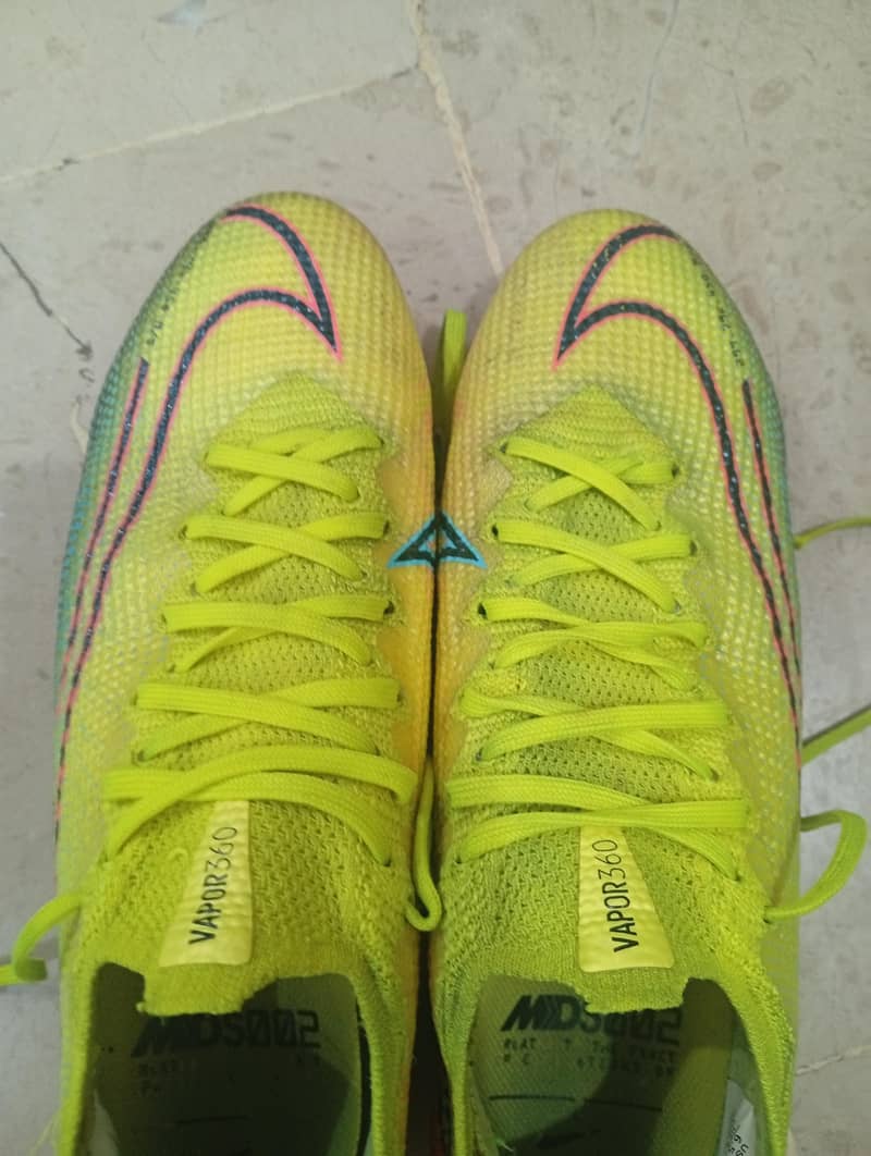 Nike studs 7