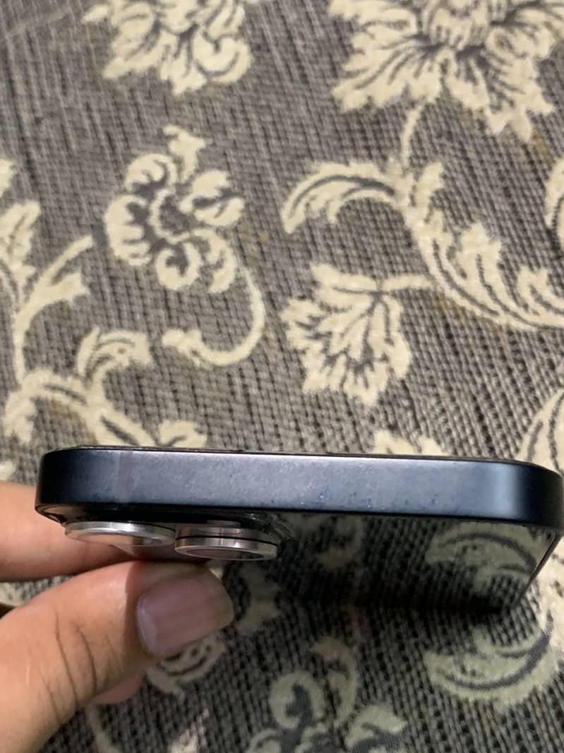 Apple iPhone 13 5