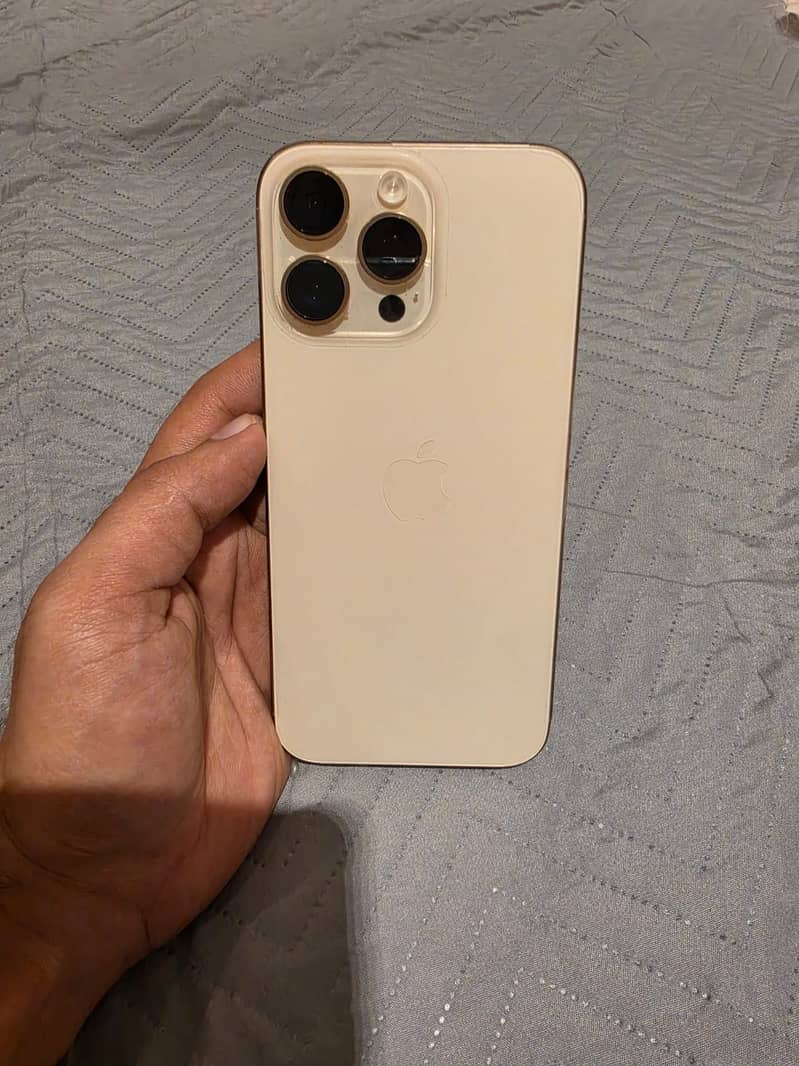 Apple iPhone 16 Pro Max 0