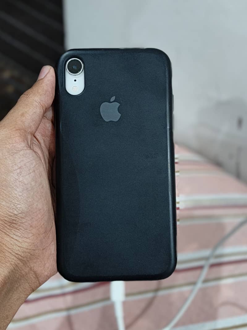 Apple iPhone XR 7