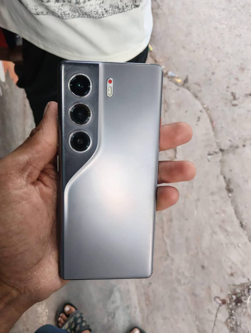 Tecno CAMON 40 Pro 4