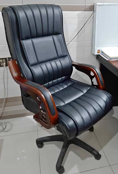 Office chair in new condition