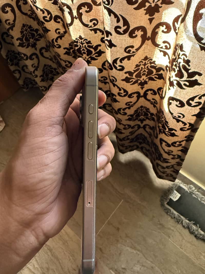 Apple iPhone 15 Pro 8