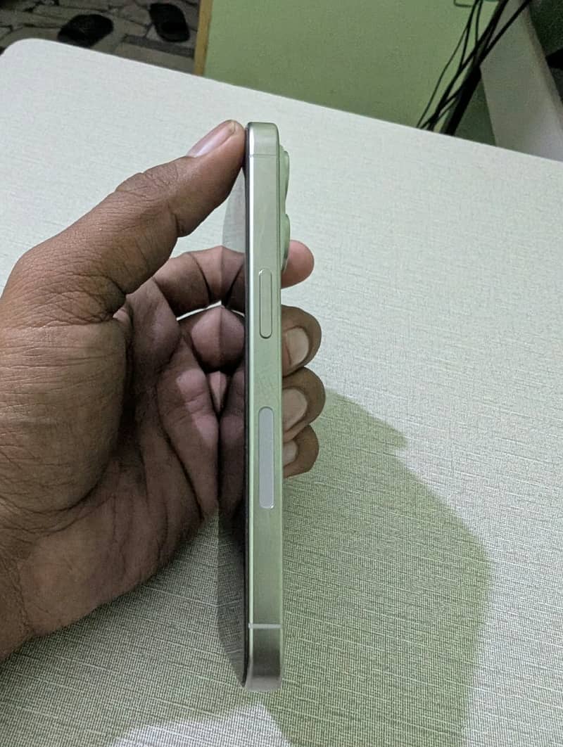 Apple iPhone 15 Pro 2