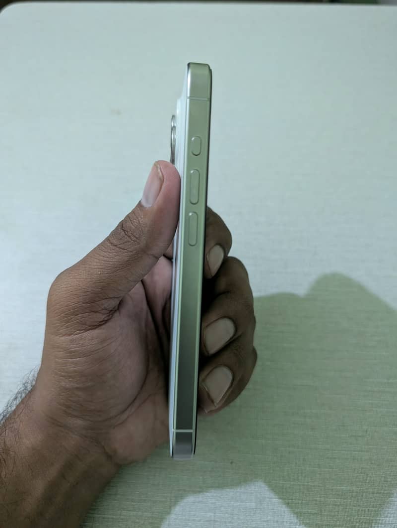 Apple iPhone 15 Pro 3