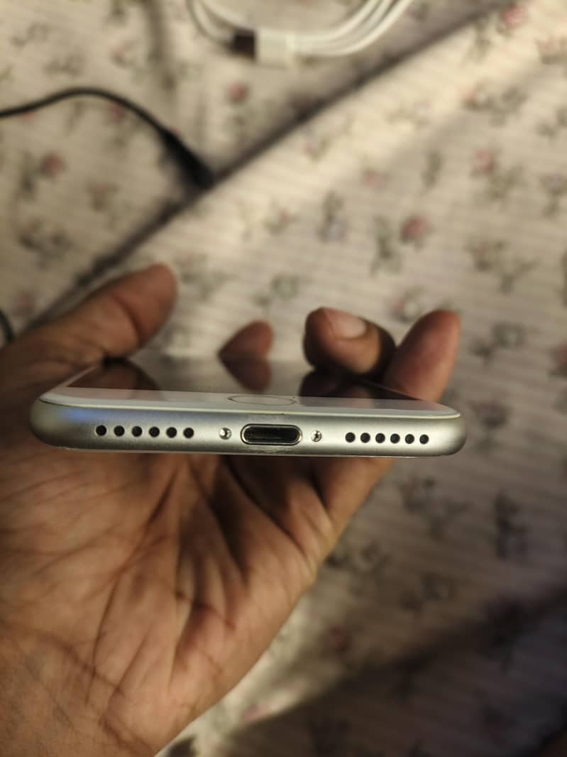 Apple iPhone 8 3