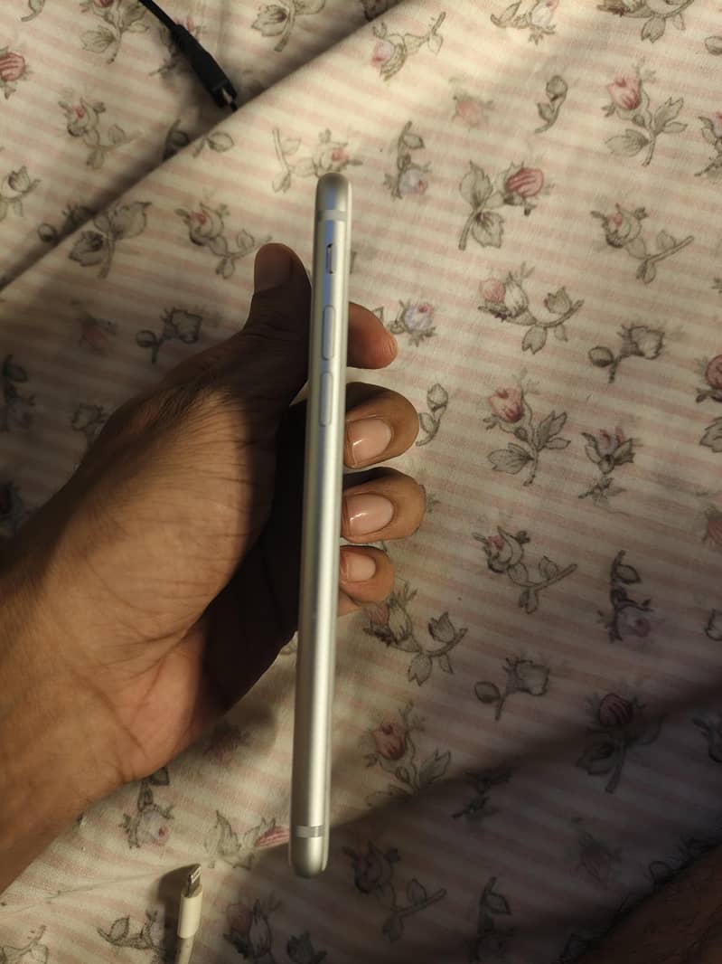 Apple iPhone 8 4