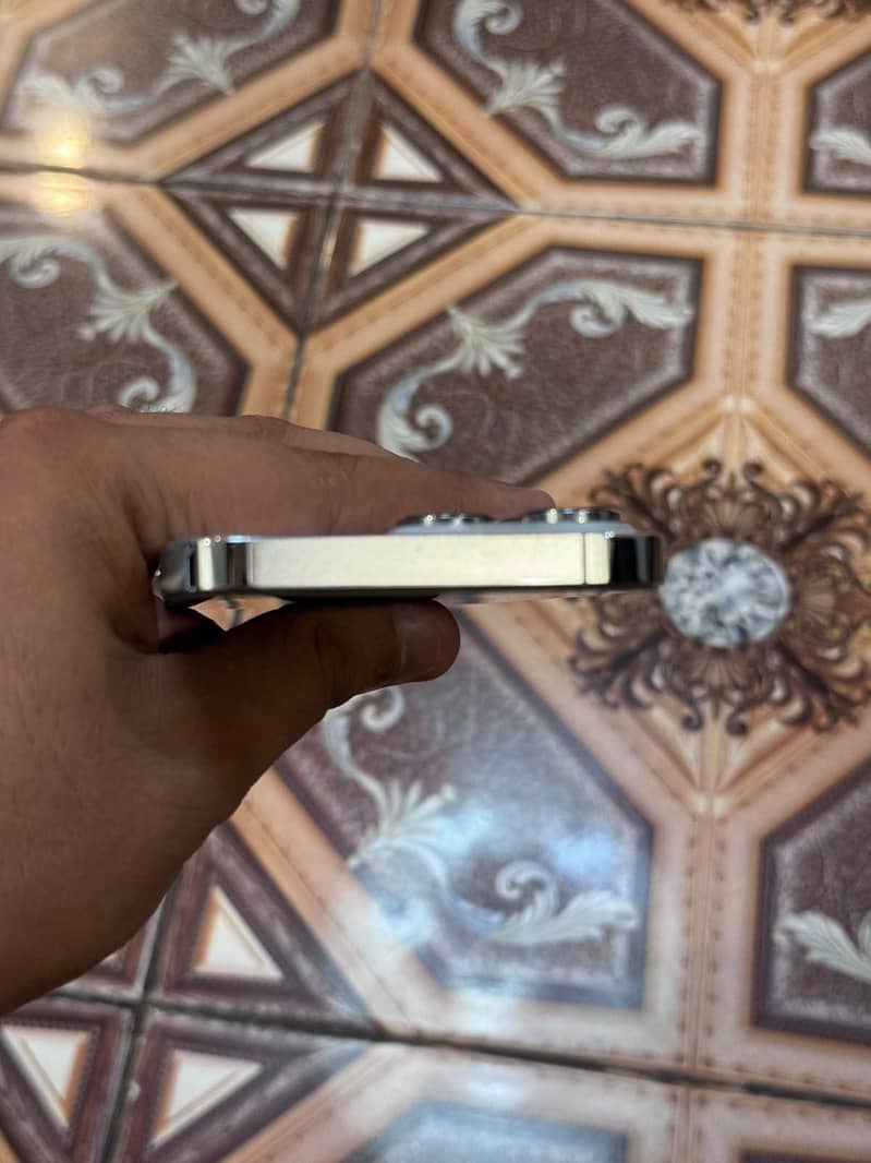 Apple iPhone 14 Pro Max 4