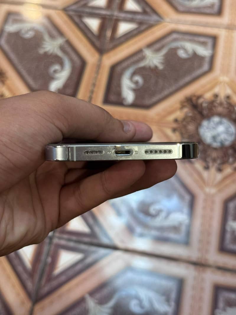 Apple iPhone 14 Pro Max 5
