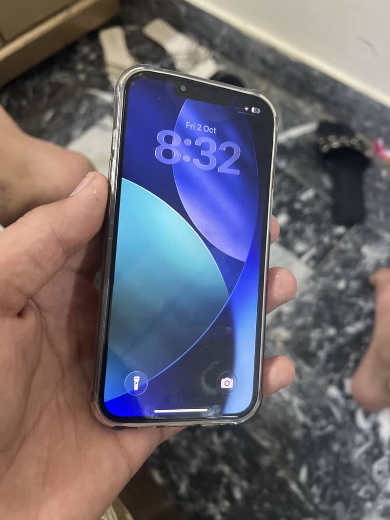Apple iPhone 13 0