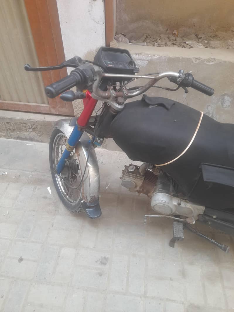 بائک اوکے ہے کراچی میں ہے گلبائی چوک شیرشاہ پر 1