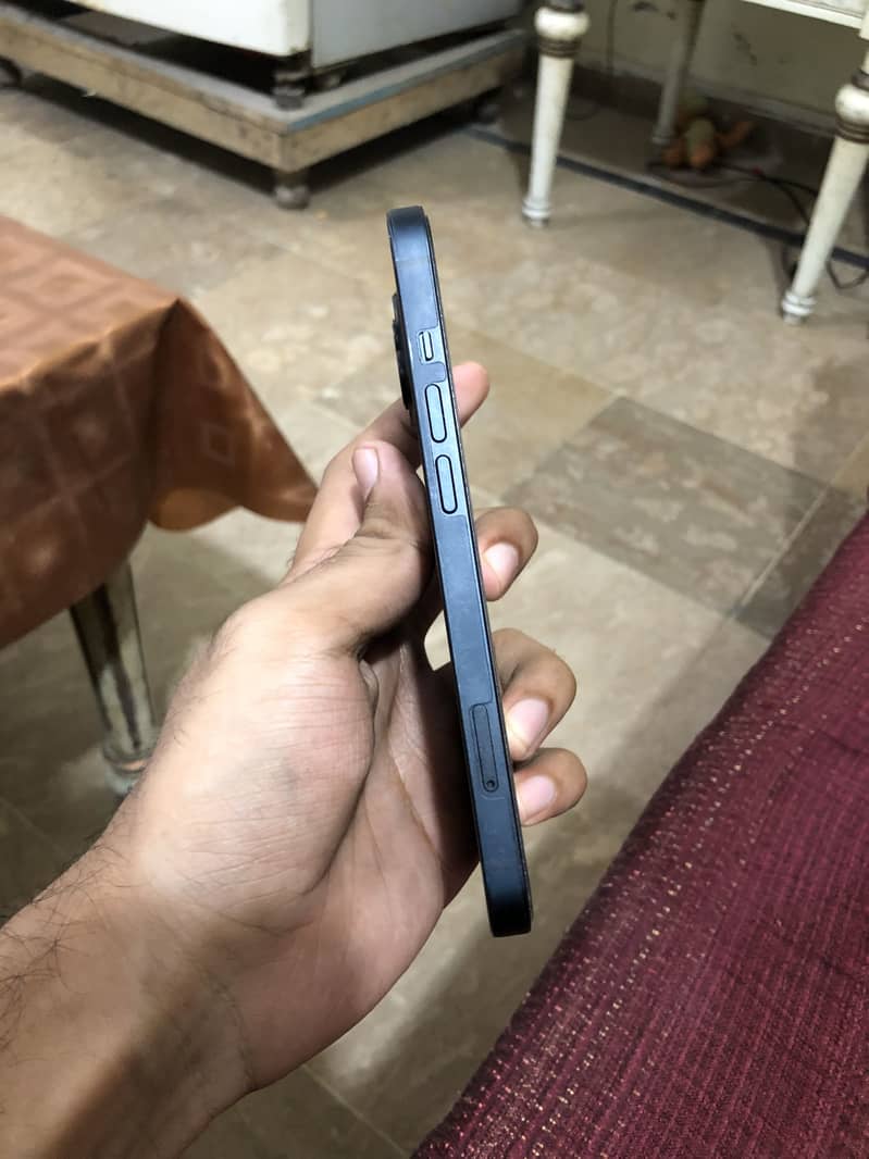 Apple iPhone 13 2