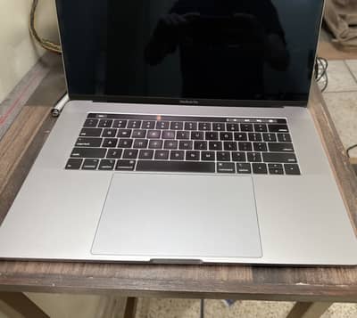 Macbook pro 2019 15’ | 32/512 | 260 cycles | 10/10 condition |