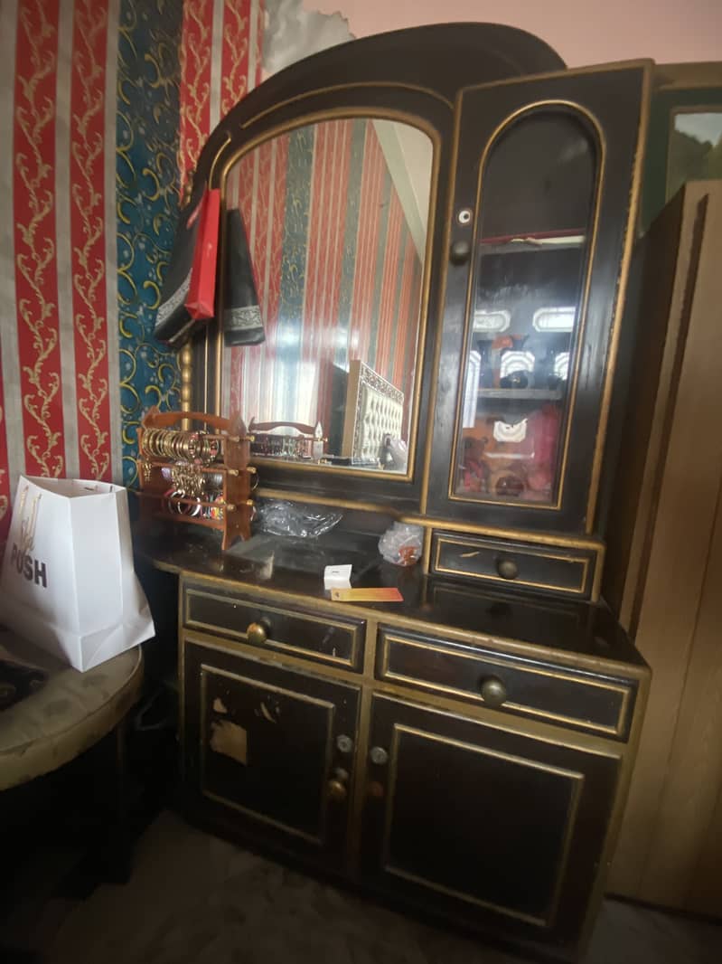 Dressing table 0