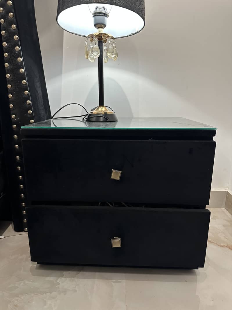 Bed set with dressing and console 3