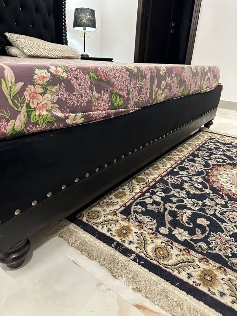 Bed set with dressing and console 4