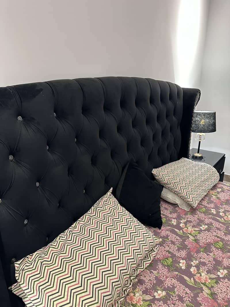 Bed set with dressing and console 5