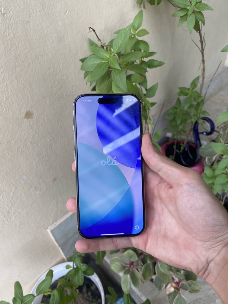 Apple iPhone 16 Pro 1