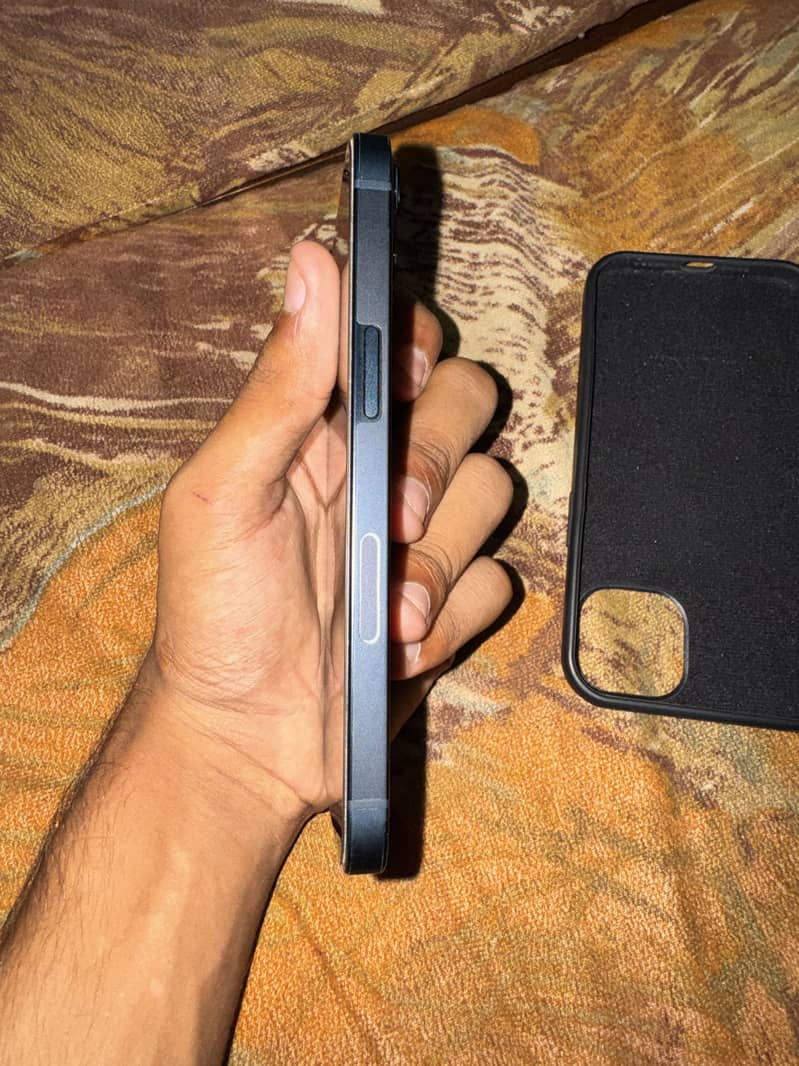 Apple iPhone 13 2
