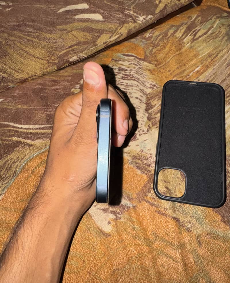 Apple iPhone 13 4