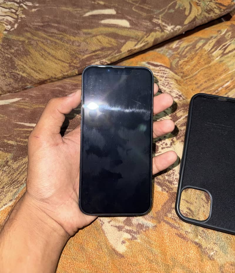 Apple iPhone 13 5