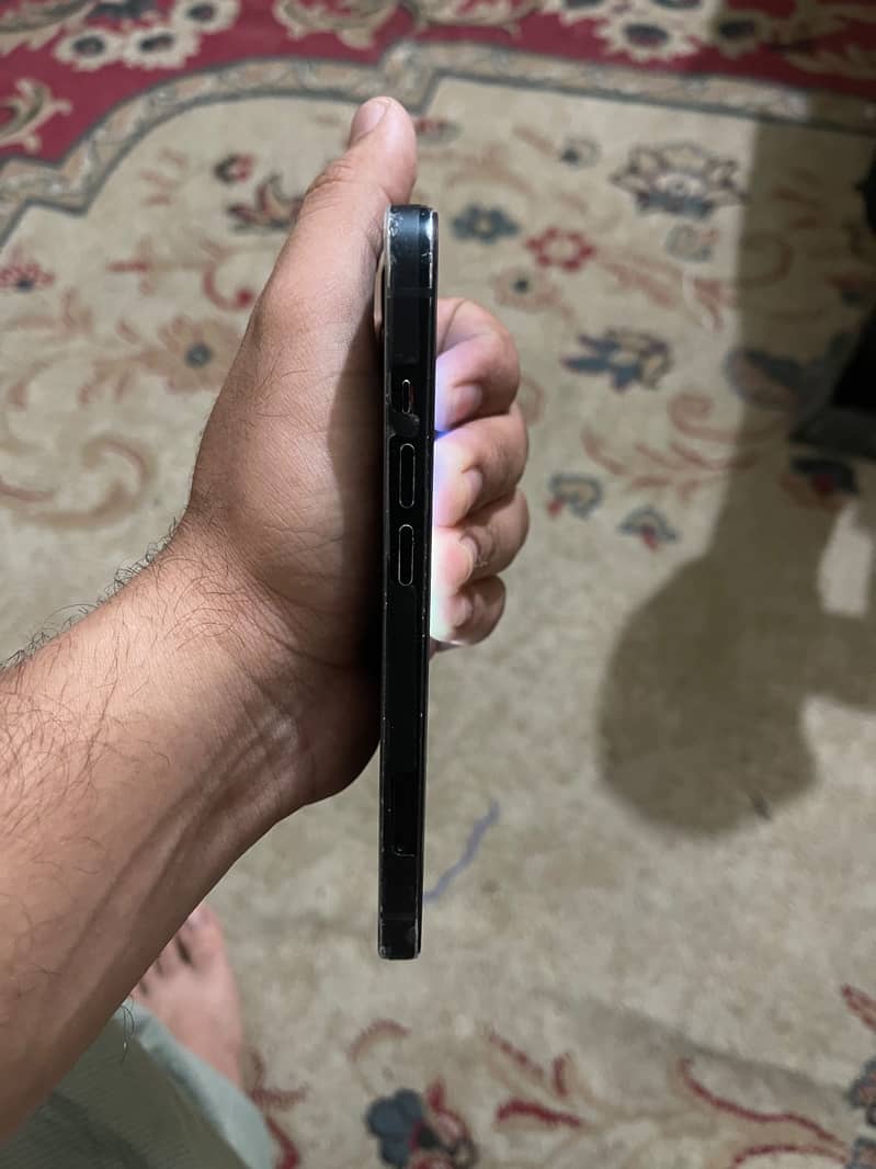Apple iPhone 13 2