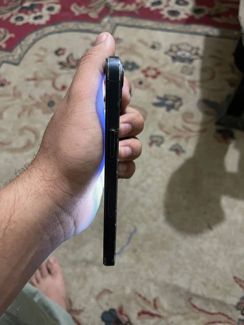 Apple iPhone 13 5