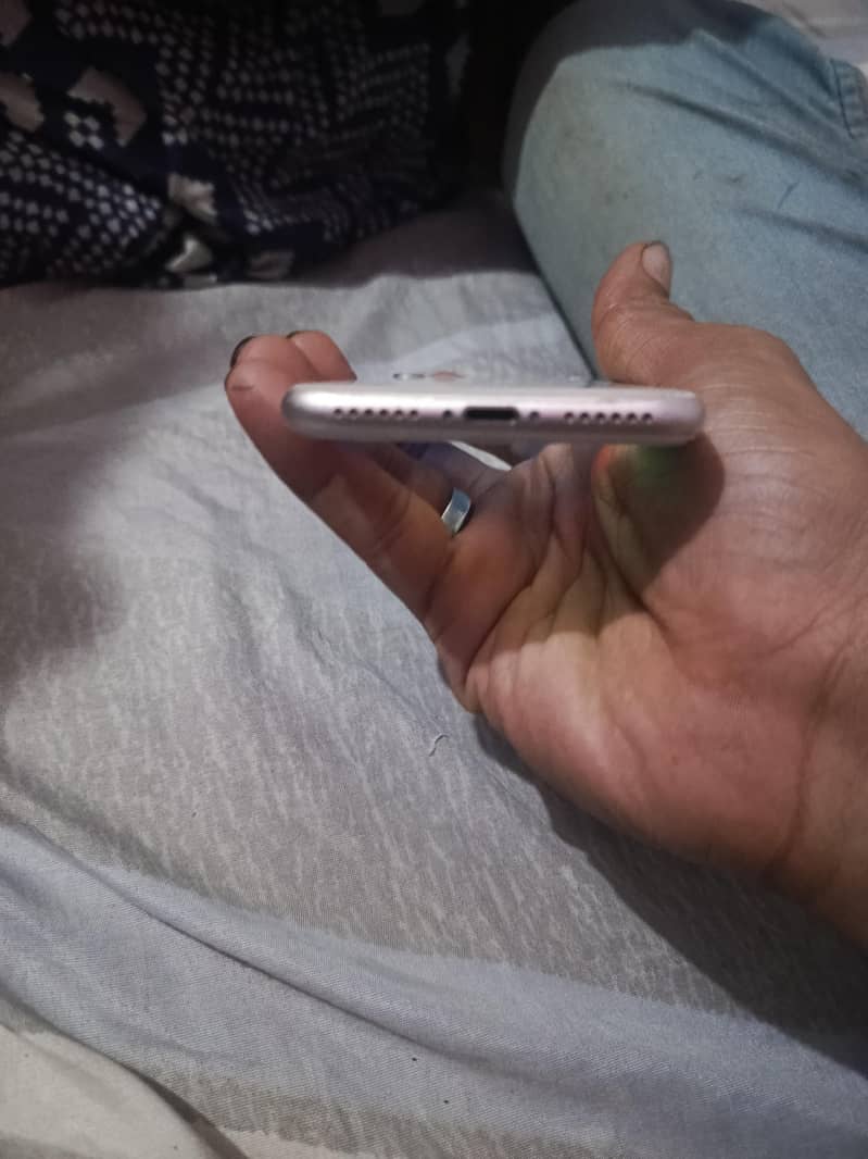 Apple iPhone 8 3