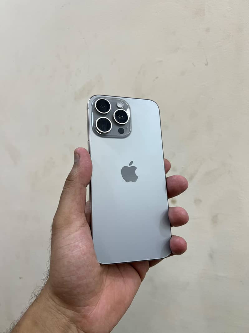 Apple iPhone 15 Pro Max 0