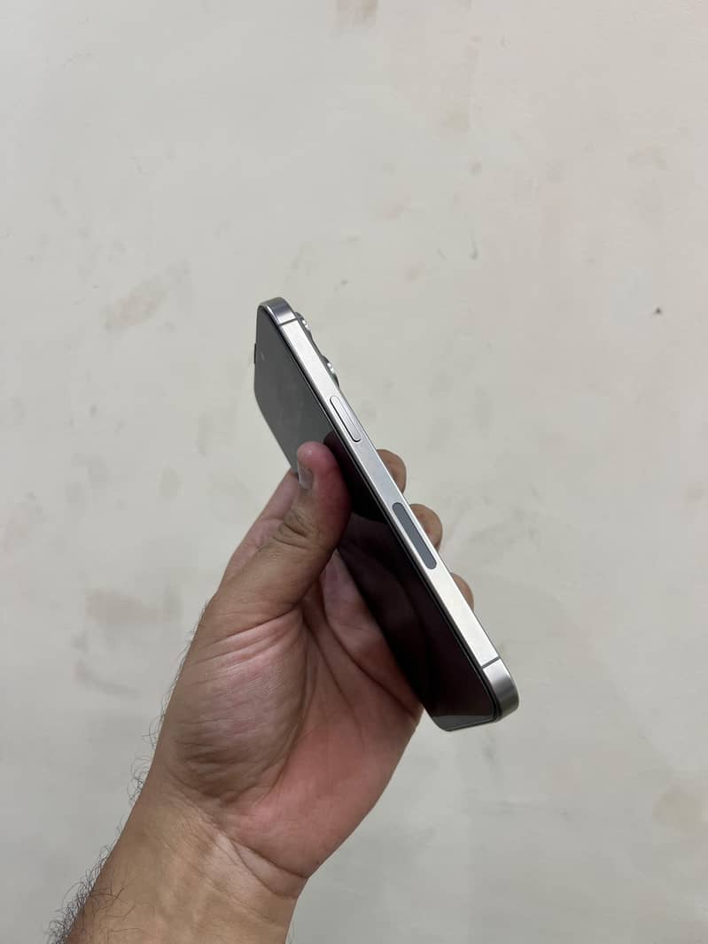 Apple iPhone 15 Pro Max 1