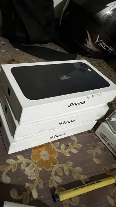Apple iPhone 13