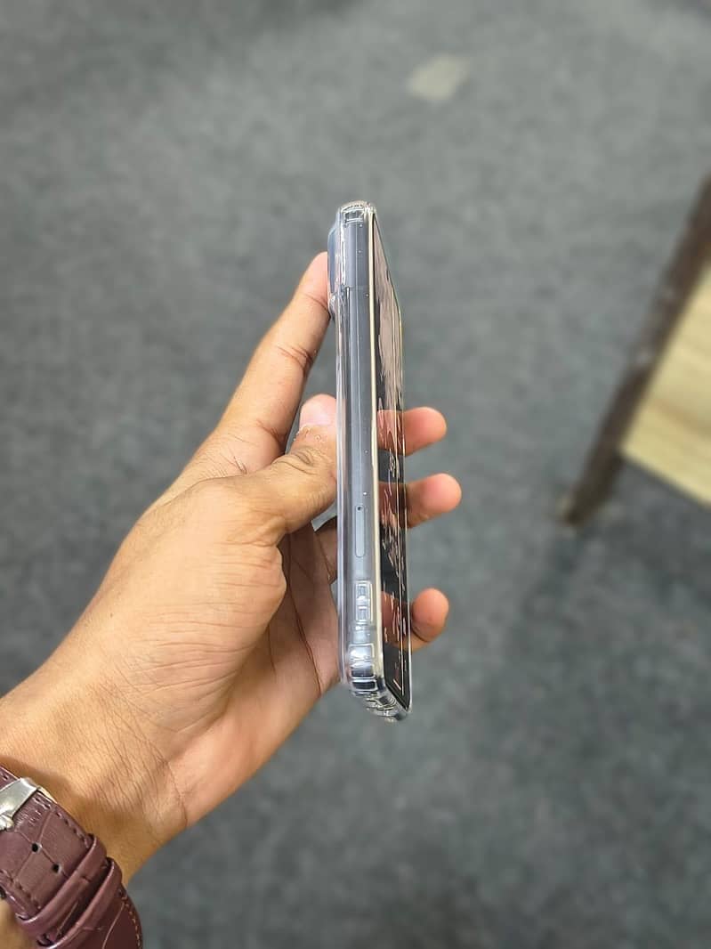 Google Pixel 8 4