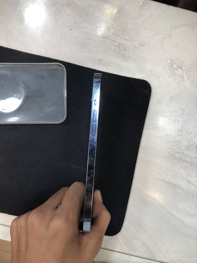 Apple iPhone 13 Pro Max 4