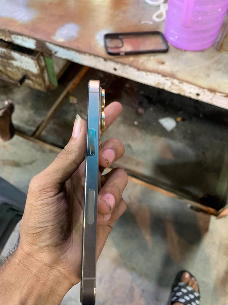 Apple iPhone 13 Pro 1