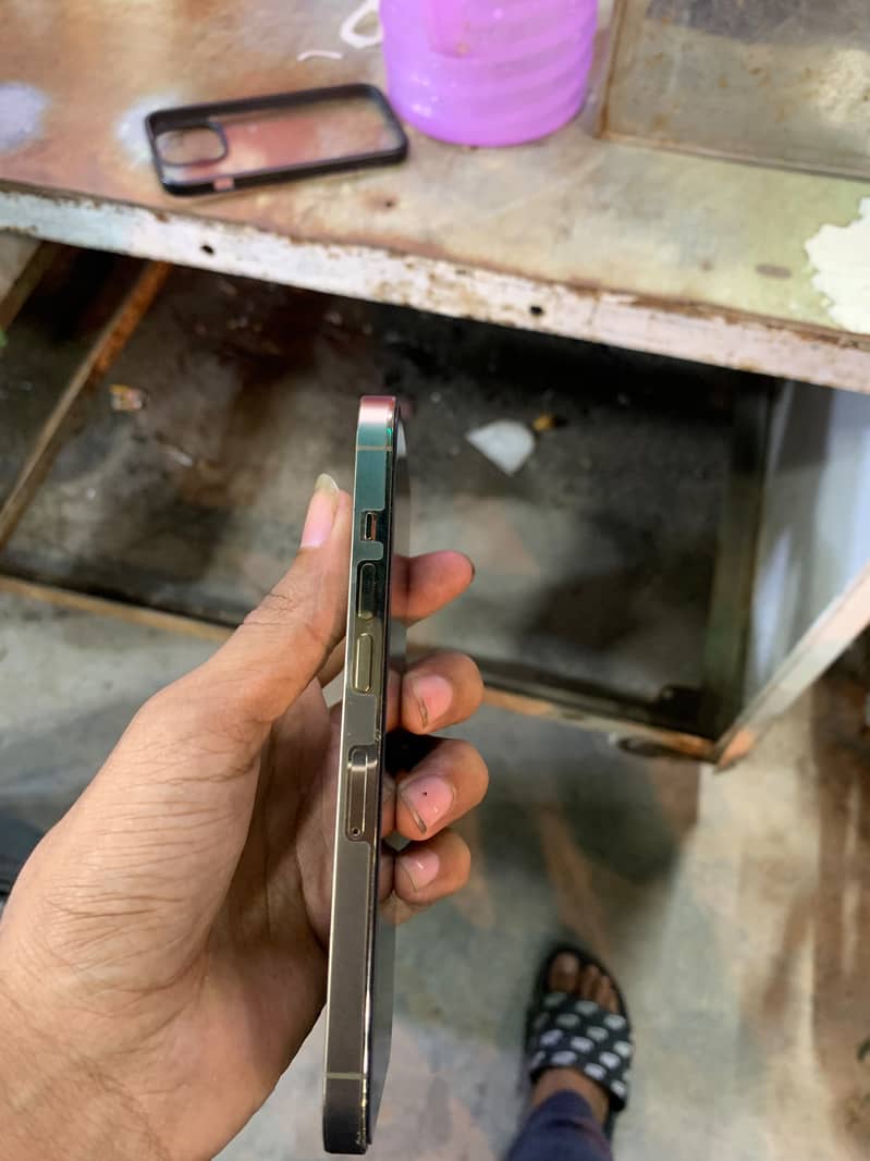 Apple iPhone 13 Pro 3