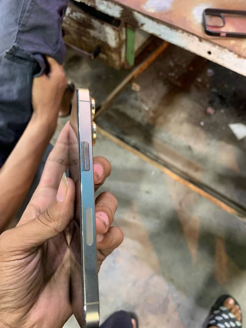 Apple iPhone 13 Pro 4
