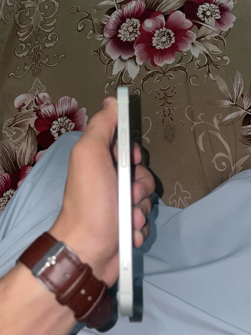Apple iPhone 12 3