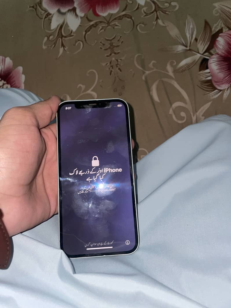 Apple iPhone 12 4