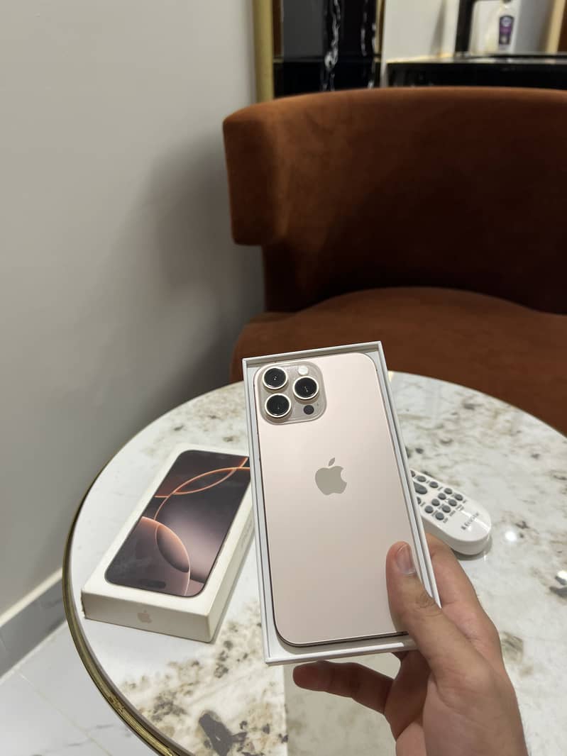 Apple iPhone 16 Pro Max 0