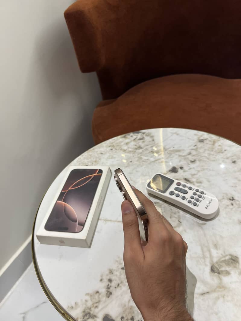 Apple iPhone 16 Pro Max 2