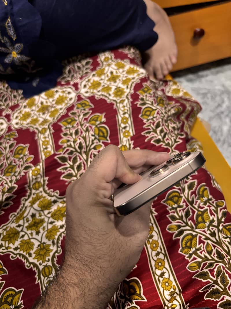 Apple iPhone 16 Pro Max 1