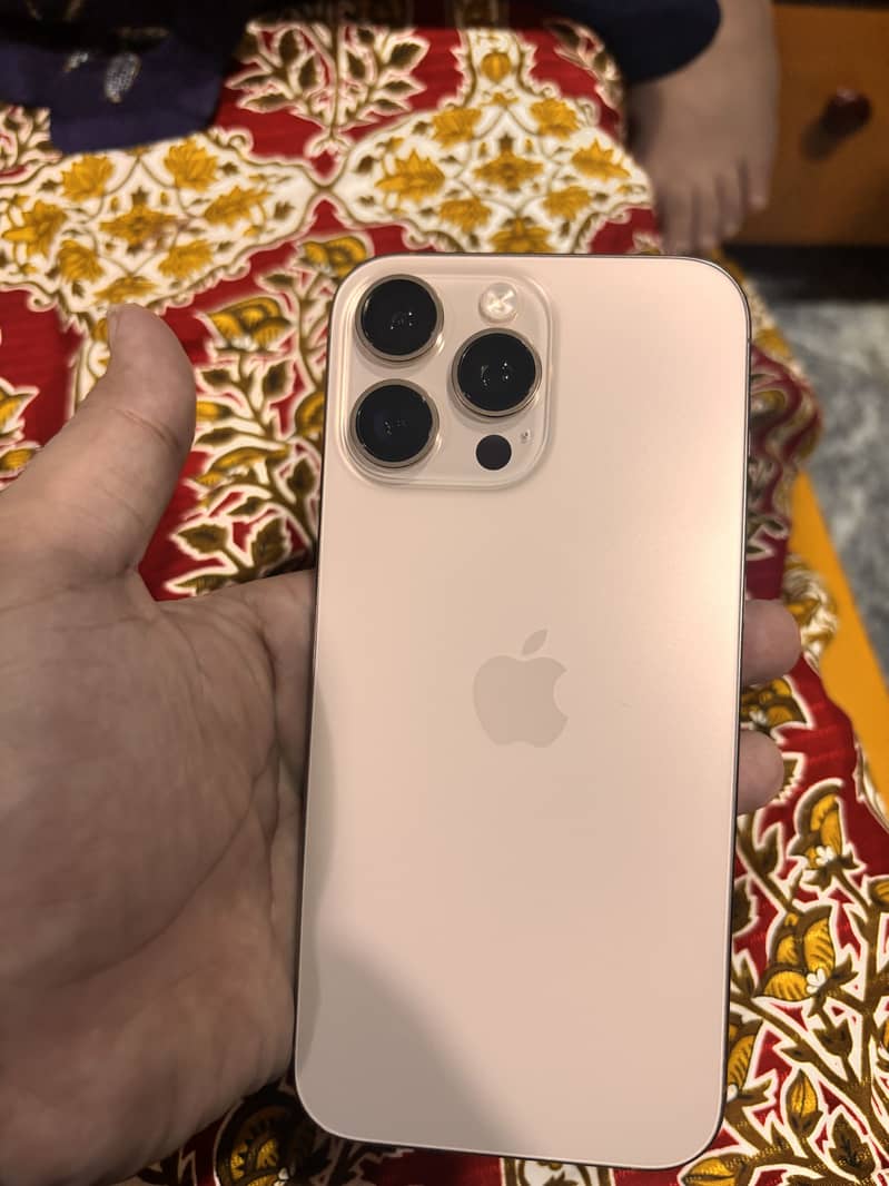 Apple iPhone 16 Pro Max 4