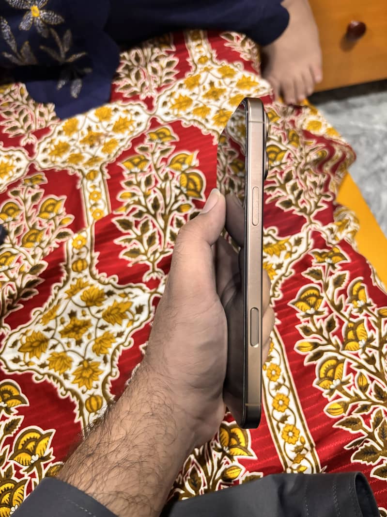 Apple iPhone 16 Pro Max 5