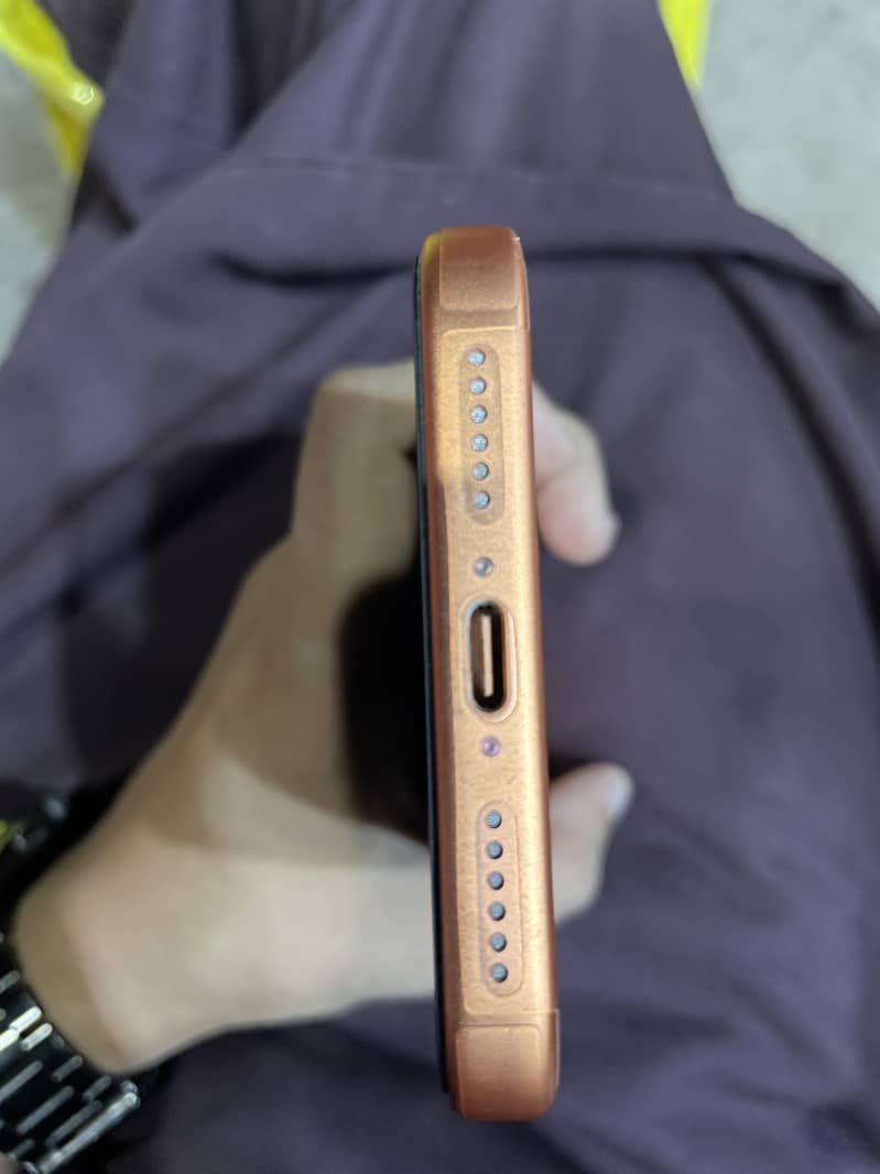 Apple iPhone 17 Pro Max 4