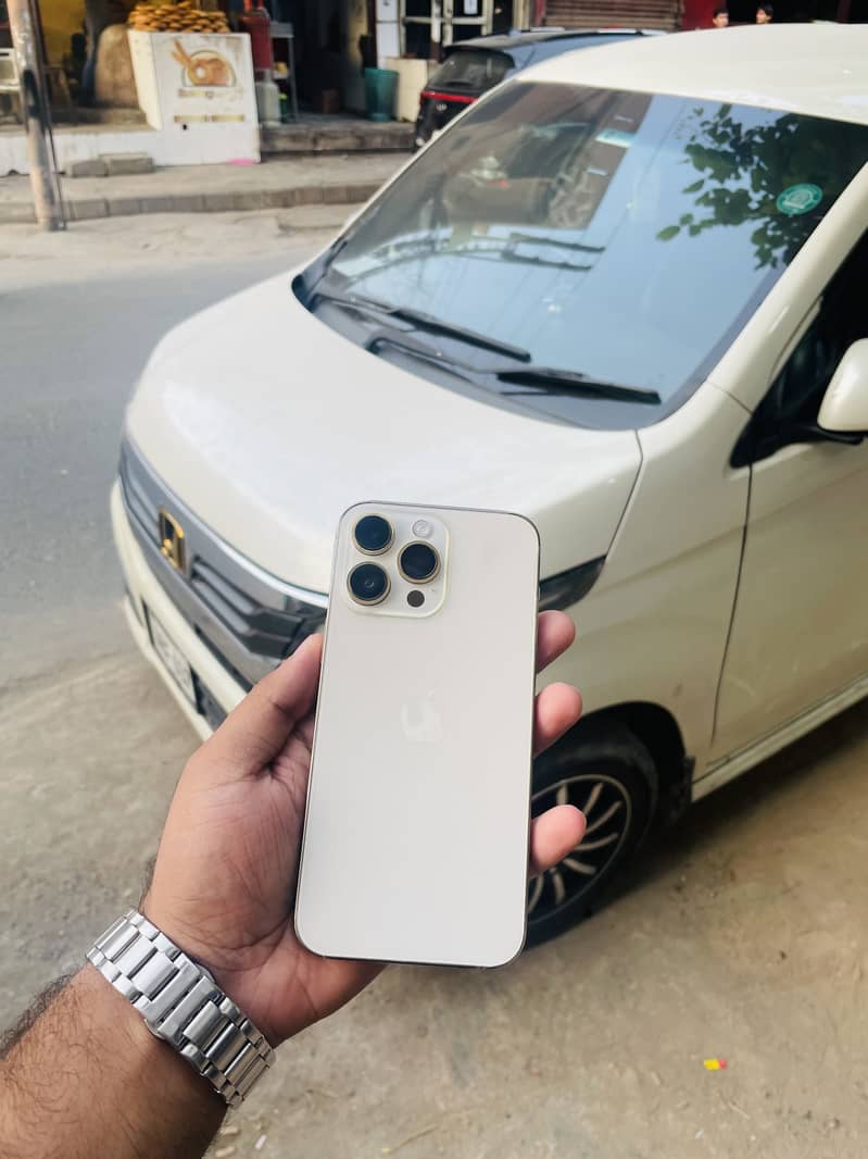Apple iPhone 14 Pro Max 0