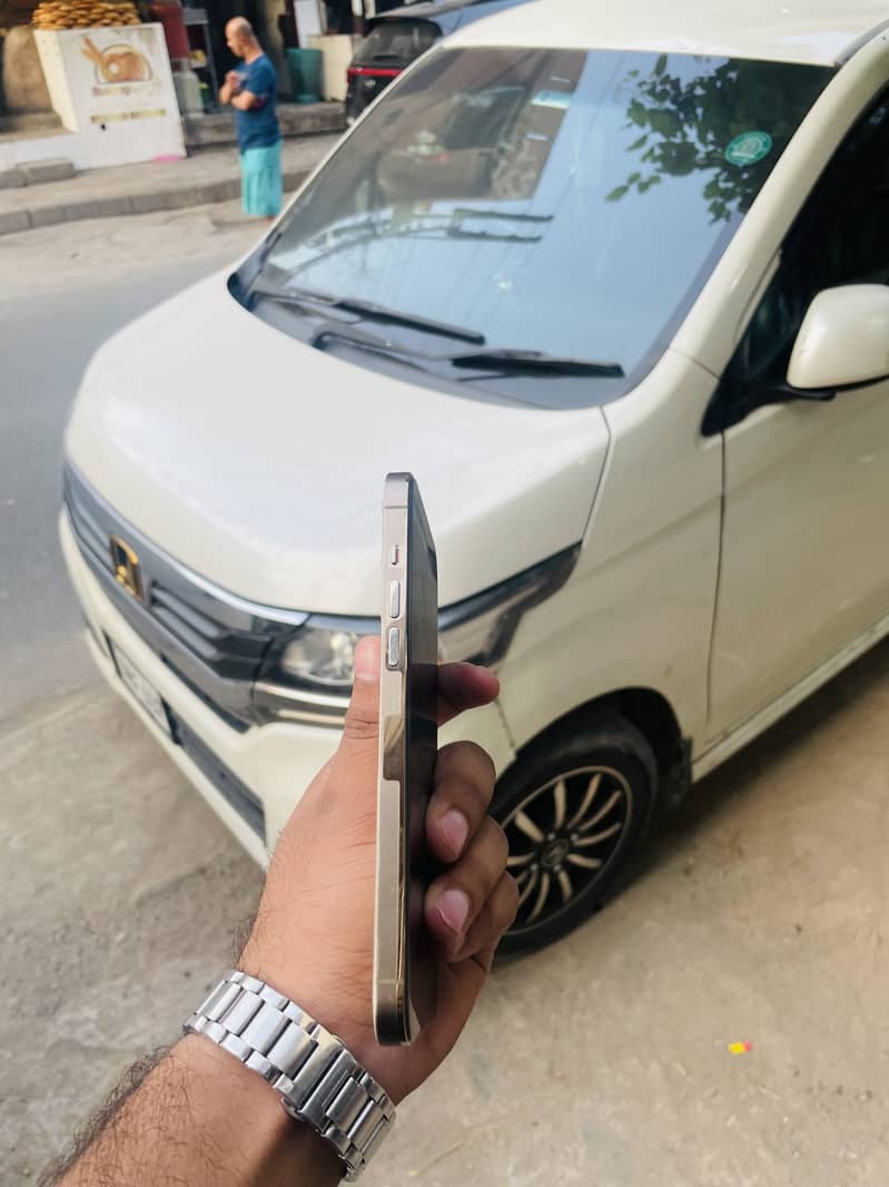 Apple iPhone 14 Pro Max 1