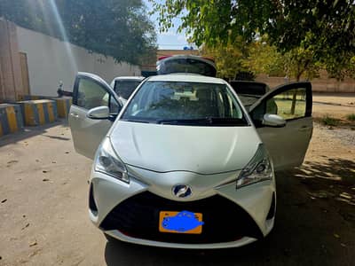 Toyota Vitz Hybrid Pearl White