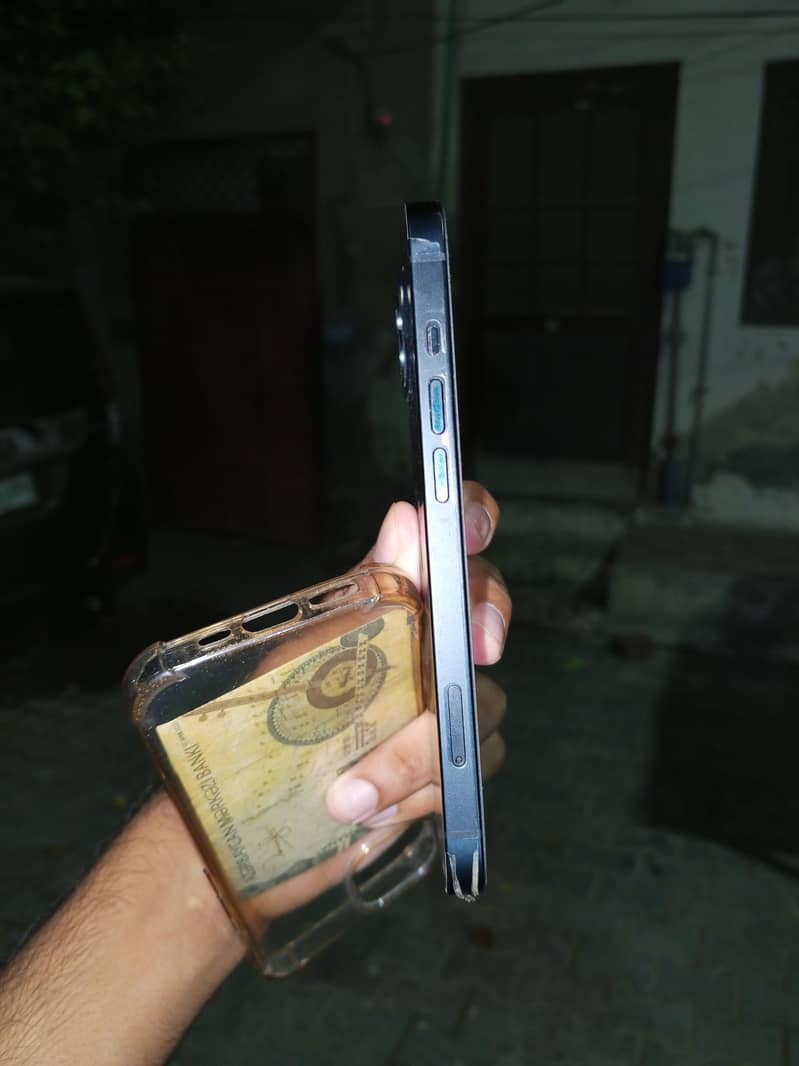 Apple iPhone 13 5