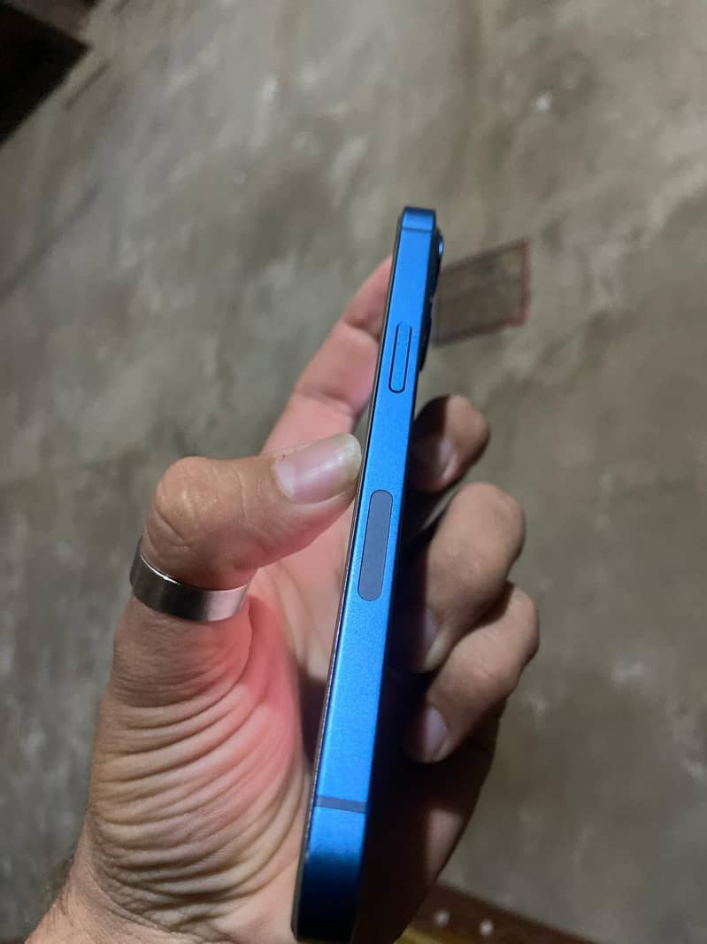 Apple iPhone 13 2