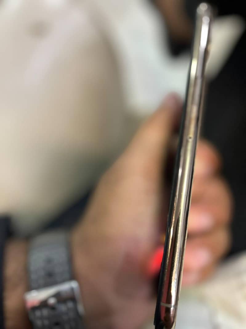 Apple iPhone XS Max 5